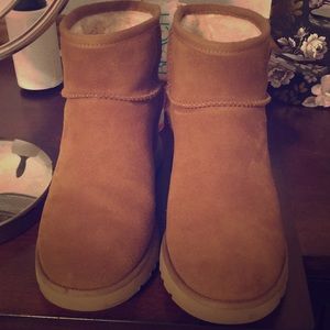 UGG boots (ankle wedge)